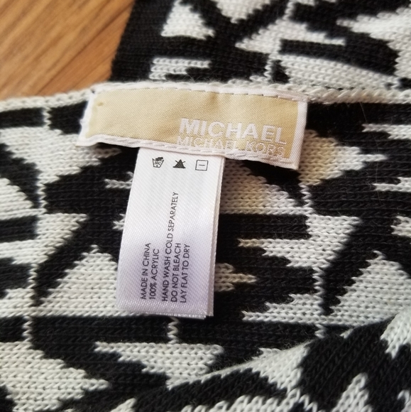 Michael Kors logo hat and scarf - Picture 4 of 5